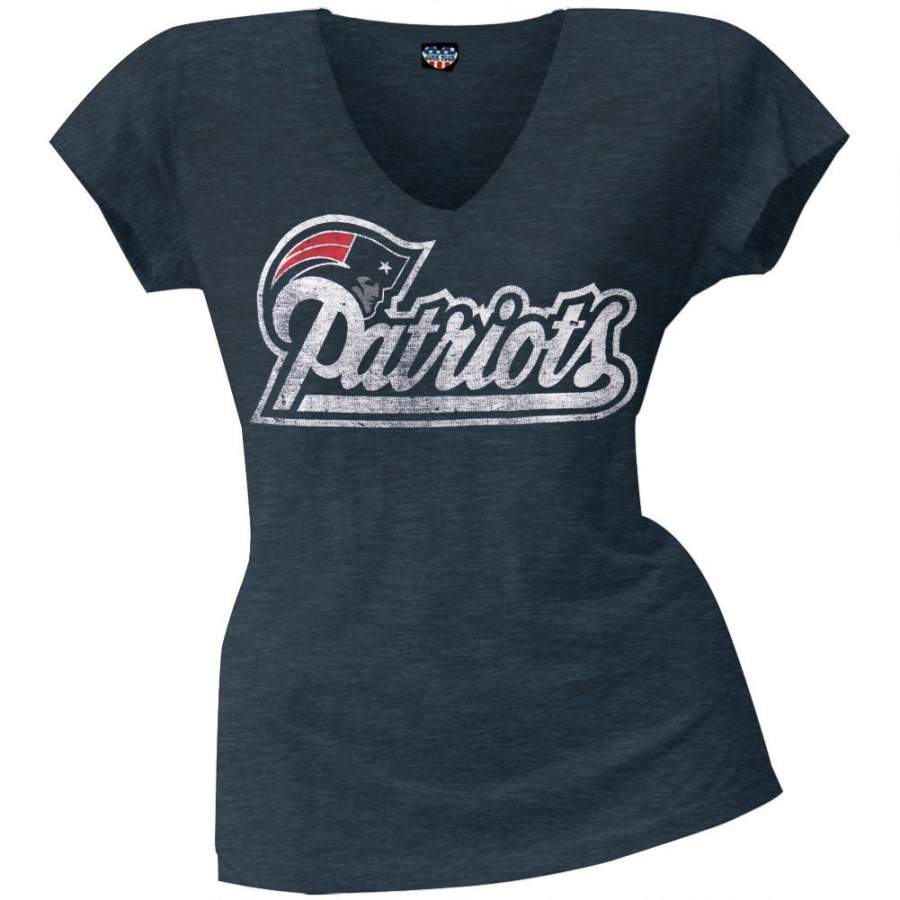 New England Patriots – Scrum Logo Juniors Premium V-Neck T-Shirt