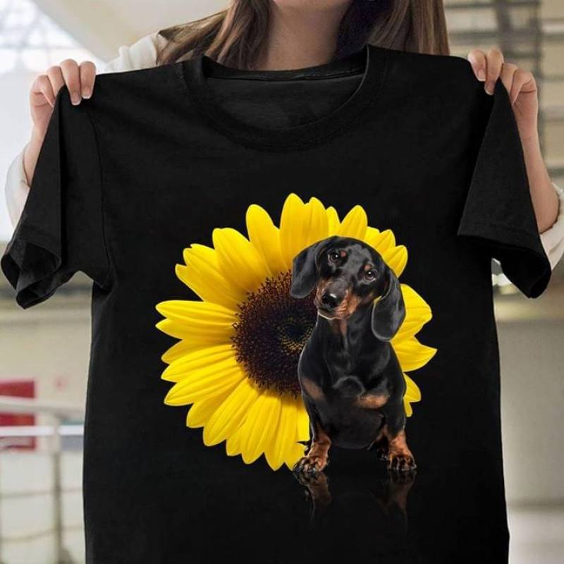 Cute Dachshund Beautiful Blooming Sunflower Cute Sausage Dog Dachshund Puppy Lovely Wiener Dog Adorable Gift For Dachshund Lovers Black Men And Women T Shirt S-5Xl