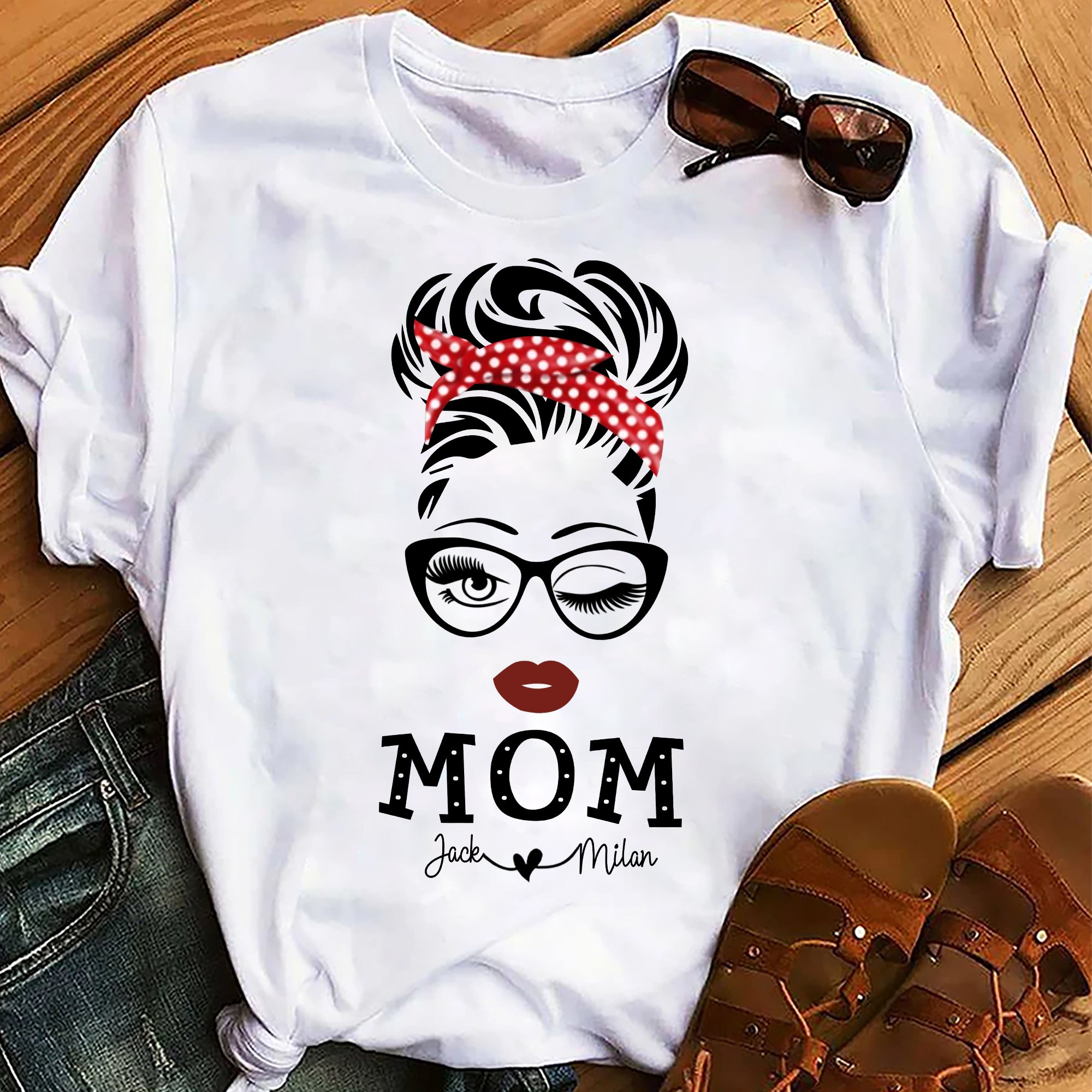 Apayprint – Mom Messy Bun | Personalized T-Shirt
