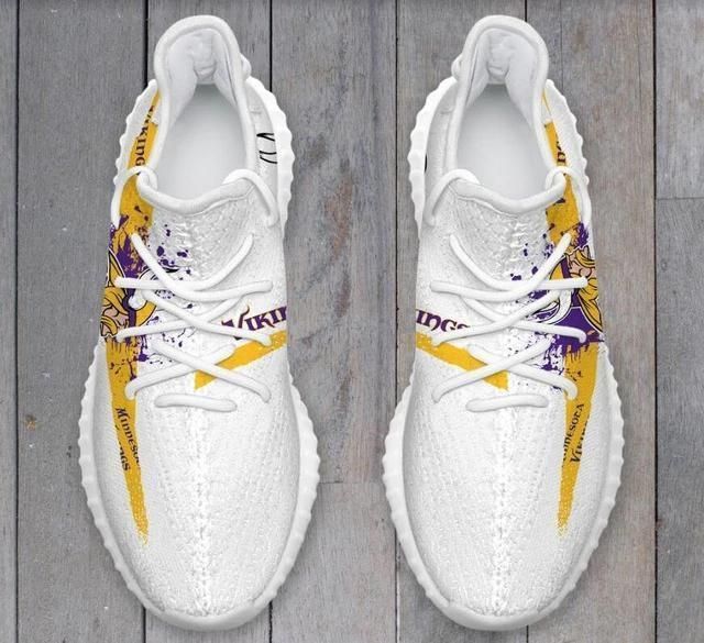 Minnesota Vikings Logo Men Running Shoes Yeezy 350V2 Sneaker