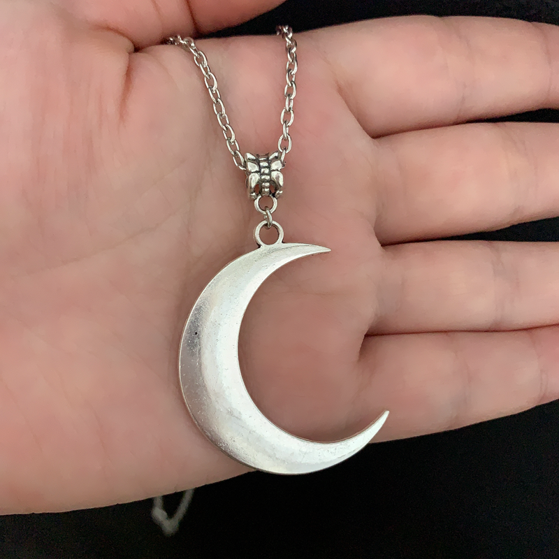 Crescent Moon Necklace Mysterious Gothic Jewelry Moon Witch Celtic Pagan Viking Luna Moon Phase Witch Lady Ornament alx