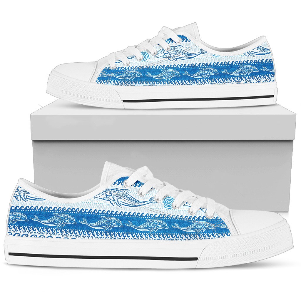 Dolphin Tribal Print Pattern Women Low Top Shoes