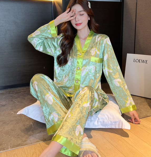 V-Neck Women’s Velvet Suit Home Clothes Turn- down Button Style Pajamas Noble And Elegant Home Clothes alx