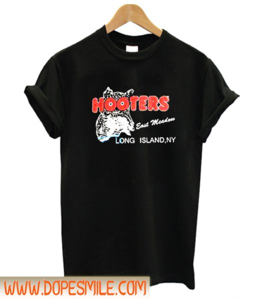 Hooters Long Island T shirt