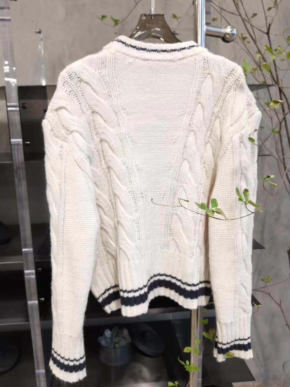 Women Sweater Classic Embroidered Cable V-Neck Knit Cardigan alx