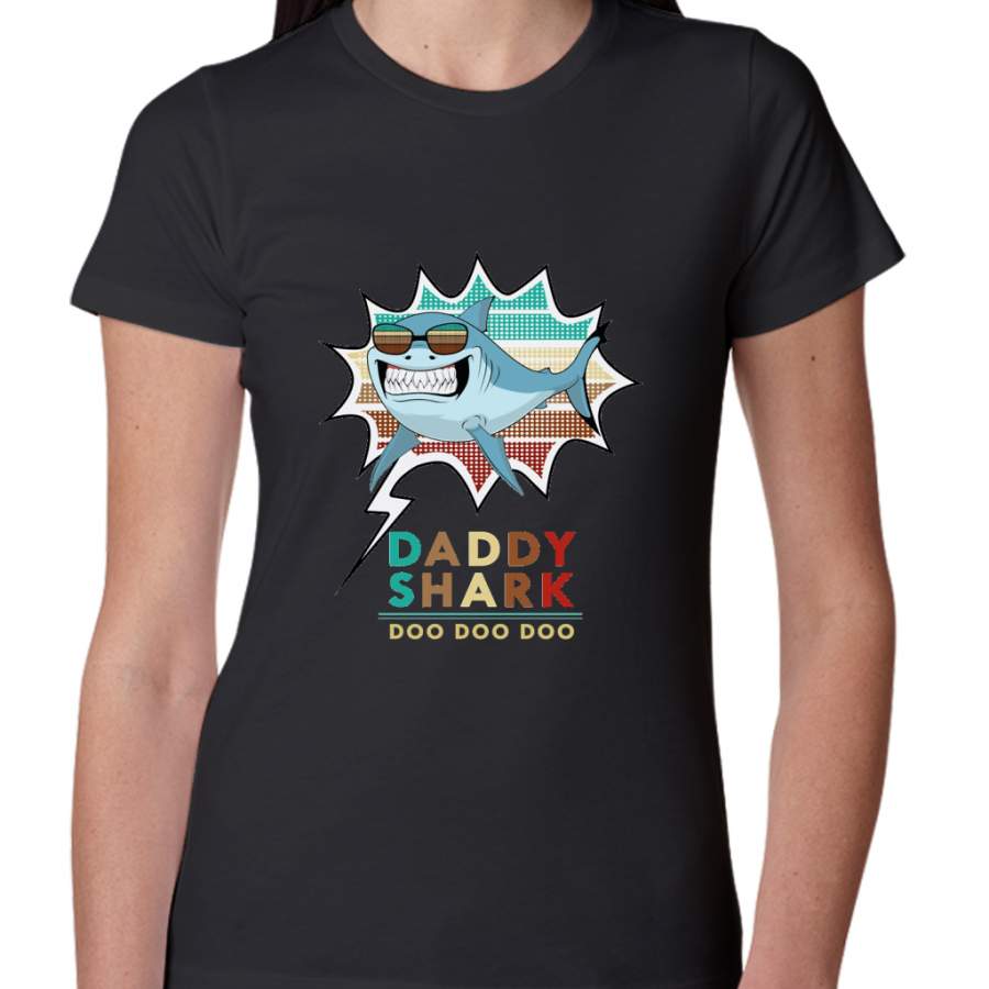 Daddy Shark Gift For Father Retro Vintage Women T-Shirt