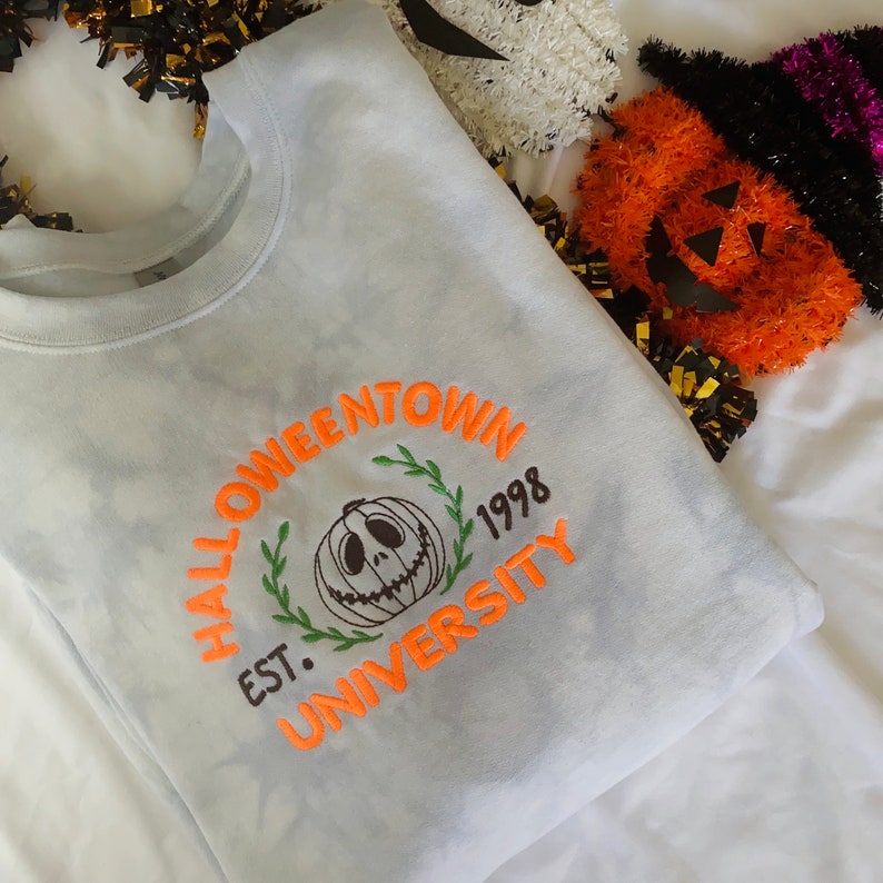 Halloweentown Embroidered Sweatshirt 2D Crewneck Sweatshirt All Over Print Sweatshirt For Women Sweatshirt For Men Sws3473