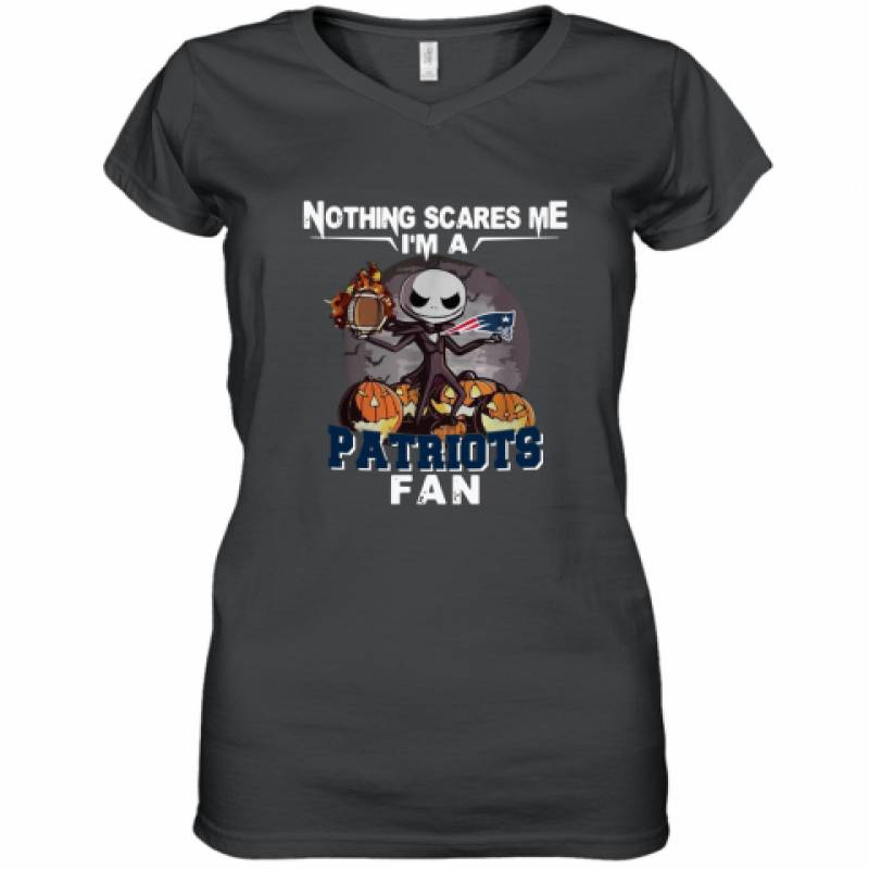 Jack Skellington nothing scares me I’m a New England Patriots fan shirt Women’s V-Neck T-Shirt