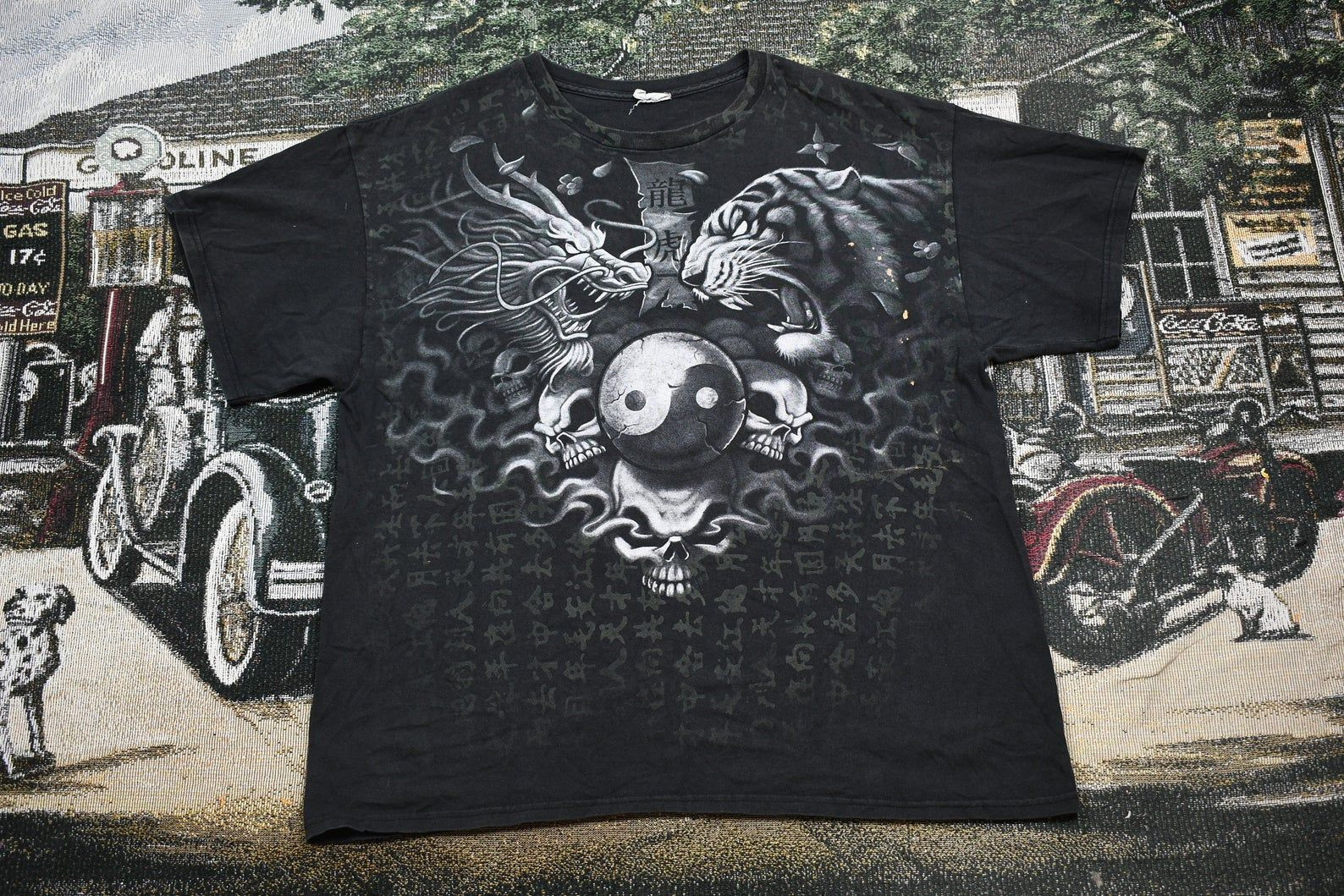 Ying Yang / Vintage T-Shirt / Animal / Dragon / Tiger Graphic / 80S / 90S / Streetwear Fashion / Retro Style / Mythical Creature / Skulls