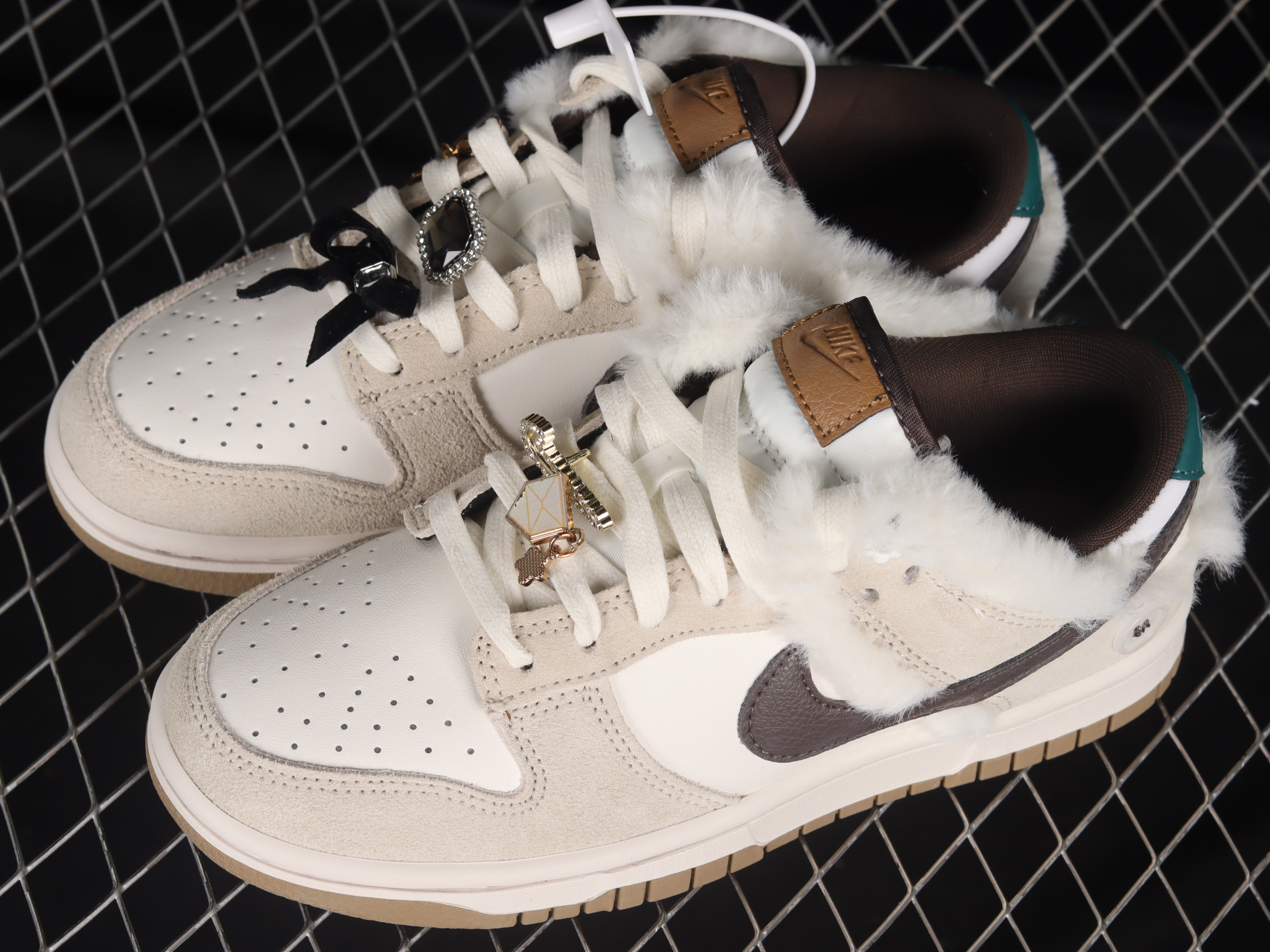 Nike Dunk Low Fur &amp Bling Shoes Sneakers, Women SNK814897982