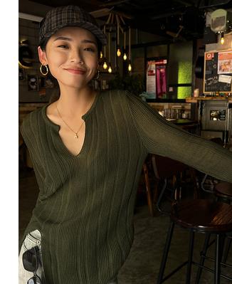 V-neck sweater women’s long sleeve lazy early autumn temperament thin long sleeve loose tops 2022 autumn new Sexy Sweaters alx