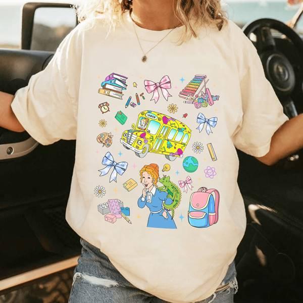 Miss Frizzle Magic School Bus Teacher T-Shirt Retro Cartoon Tee with Books, Bows, and Classroom Icons Fun Gift for Teachers and Back to School