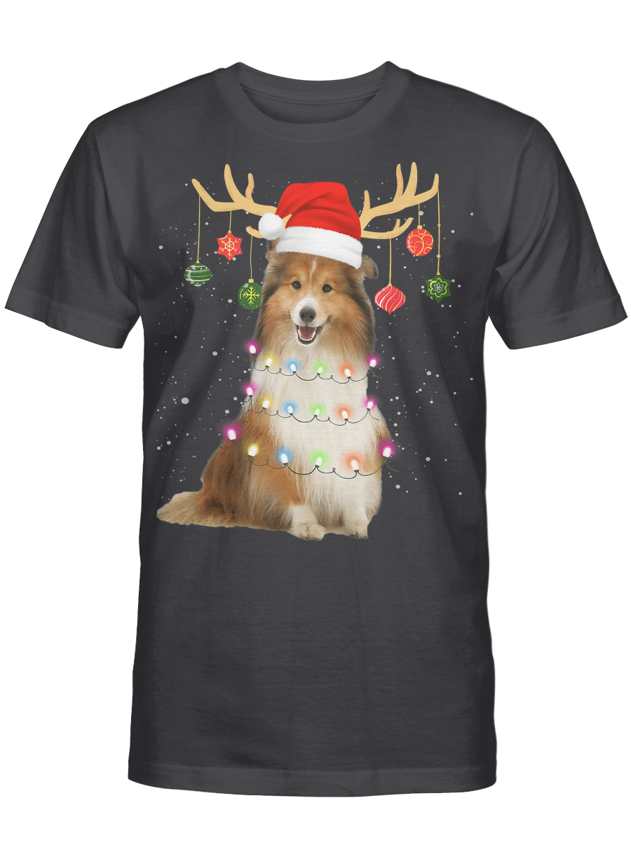 AmazeStyleZ Santa’s Reindeer, Ugly Christmas Sweater, Christmas Gift Ideas, Christmas TreeReindeer Sheltie Dog Santa Hat Christmas Light Xmas Sheltie T-Shirt