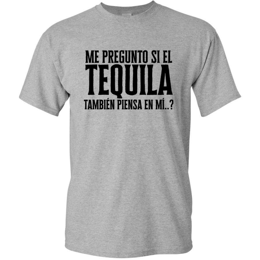 Tequila Tambien Piensa En Mi Does Tequila Think of Me? Spanish Shirts En Espanol Graphic T-Shirt