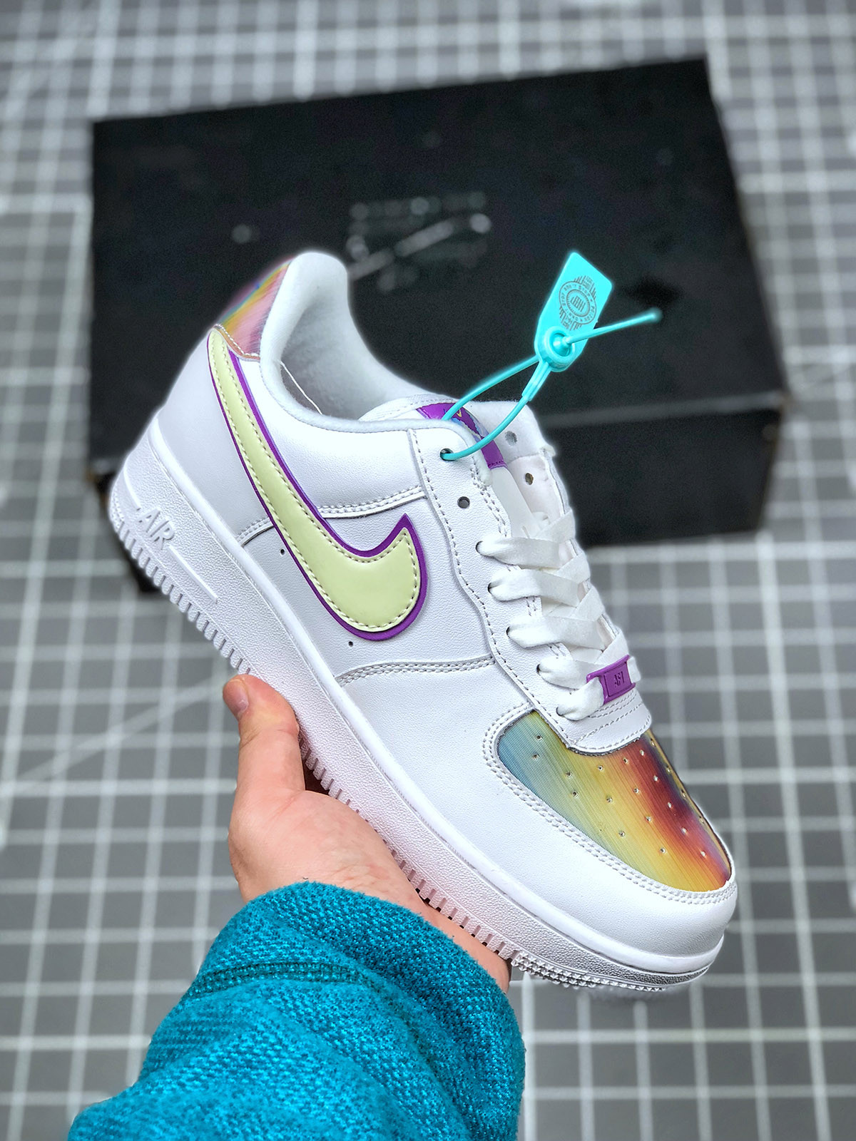 Nike Air Force 1 Low ‘Iridescent 2020’ WhiteBarely Volt-Hyper Blue 5340482