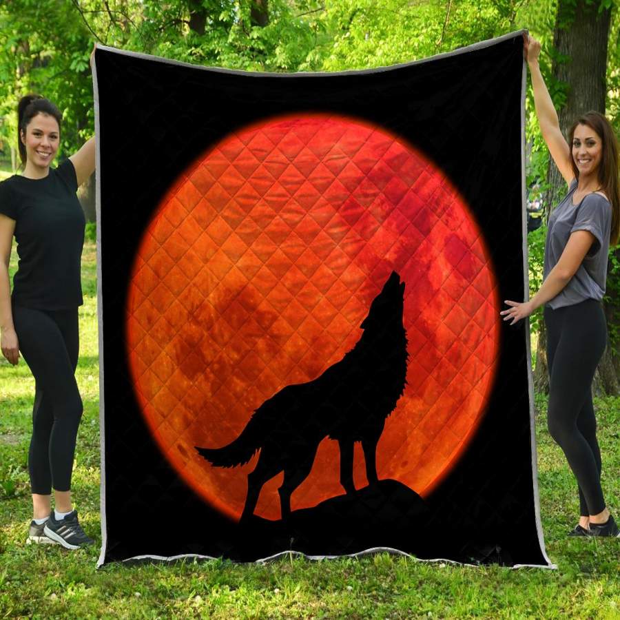 Wolf in Moon Quilt  TP