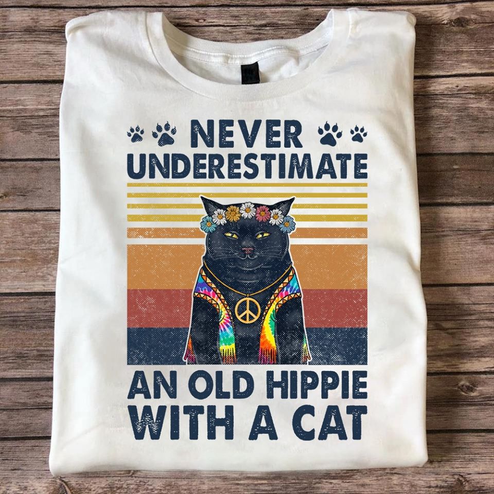 Never Unnderestimate An Old Hippie With A Cat Standard Men T-shirt