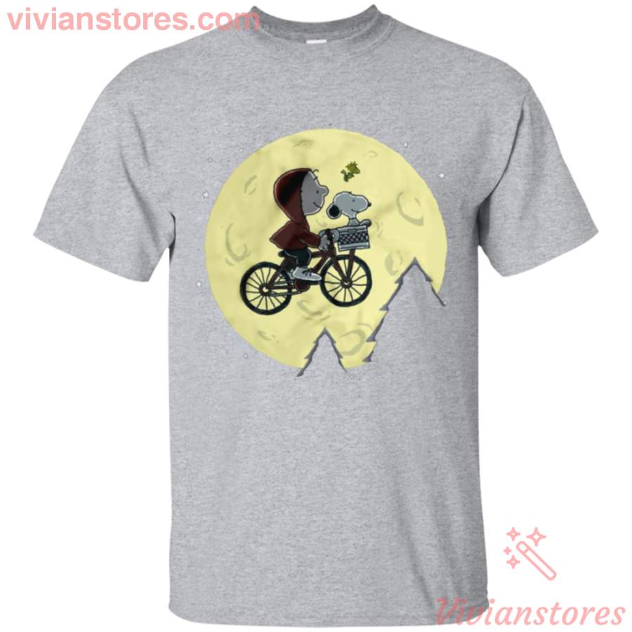 Charlie Brown And Snoopy Funny ET Under Moon T-Shirt Men Women ...