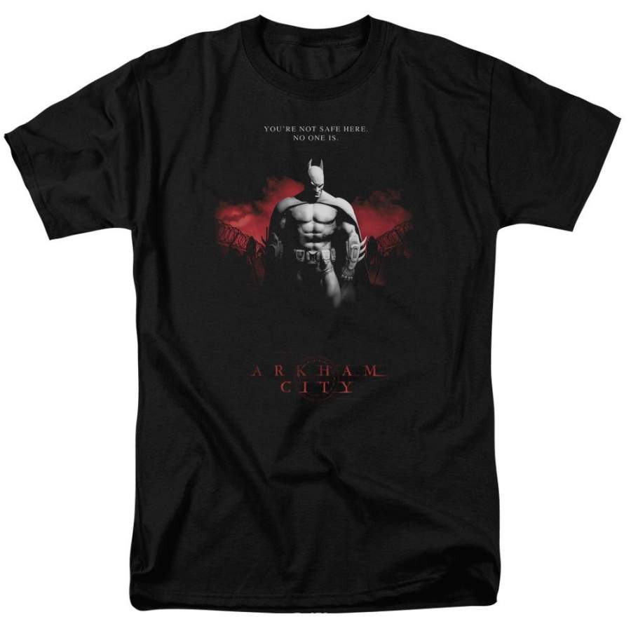 Batman – Arkham Standing Strong Men’s Regular Fit T-Shirt