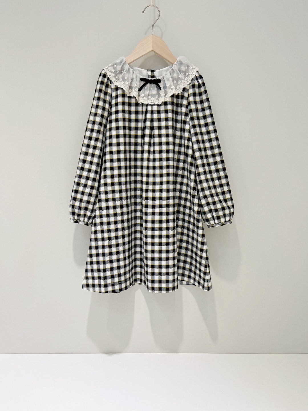 2022 autumn and winter new girls’ classic BP French black and white plaid dress cute lace doll collar long-sleeved skirt alx