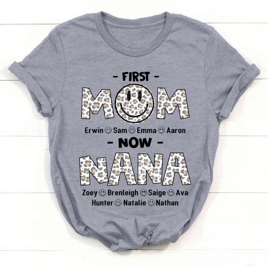 Personalized Mom Grandma With Grandkids Smiley Face T-Shirt