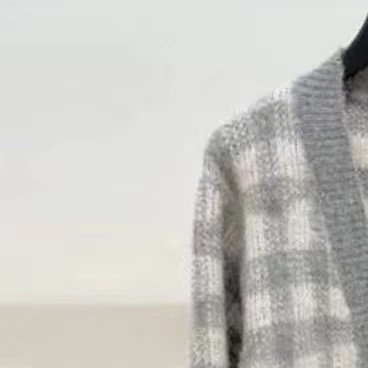 Women V-Neck Gray Plaid Knit Cardigan 2022 Autumn Winter New Female Single Breasted Rhinestone Preppy Style Sweater Coat alx