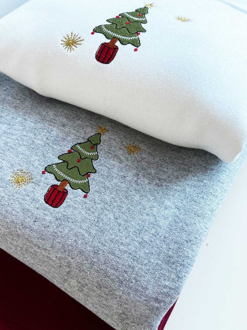 Tree With Star Merry Christmas Embroidered Sweatshirt 2D Crewneck Sweatshirt All Over Print Sweatshirt For Women Sweatshirt For Men Sws4757