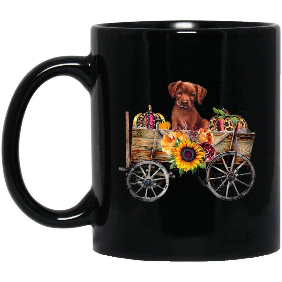 Womens Chocolate Labrador Retriever Puppy – Dog in Country Wagon Black Mug