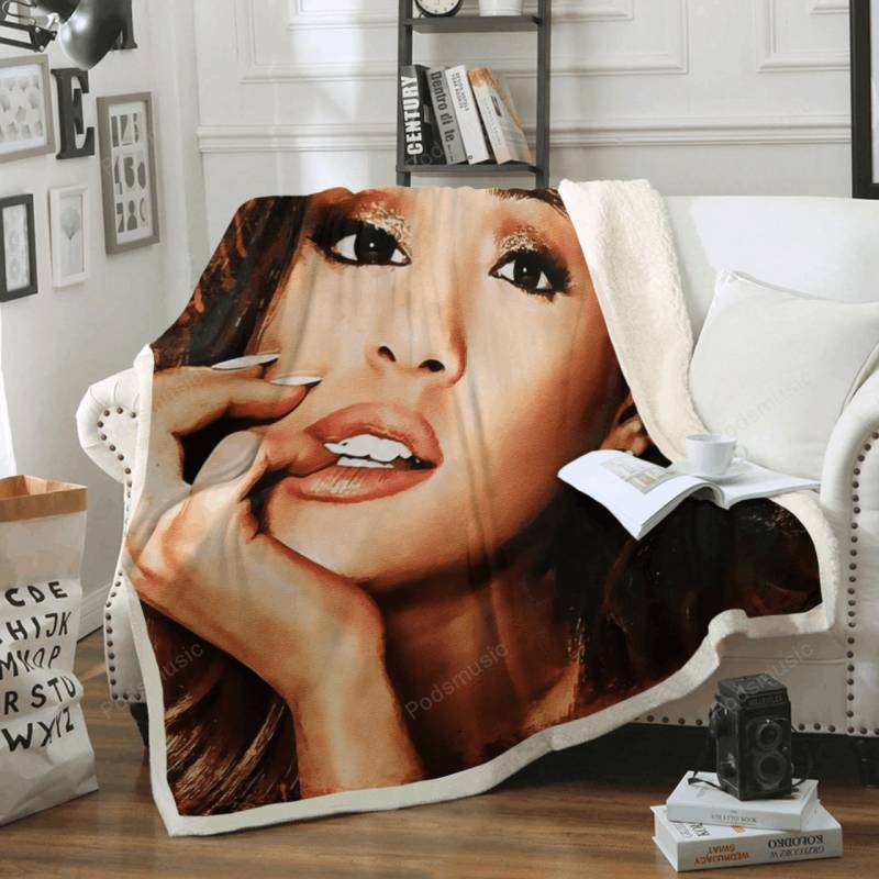 Ariana Grande – Music World Art For Fans Sherpa Fleece Blanket