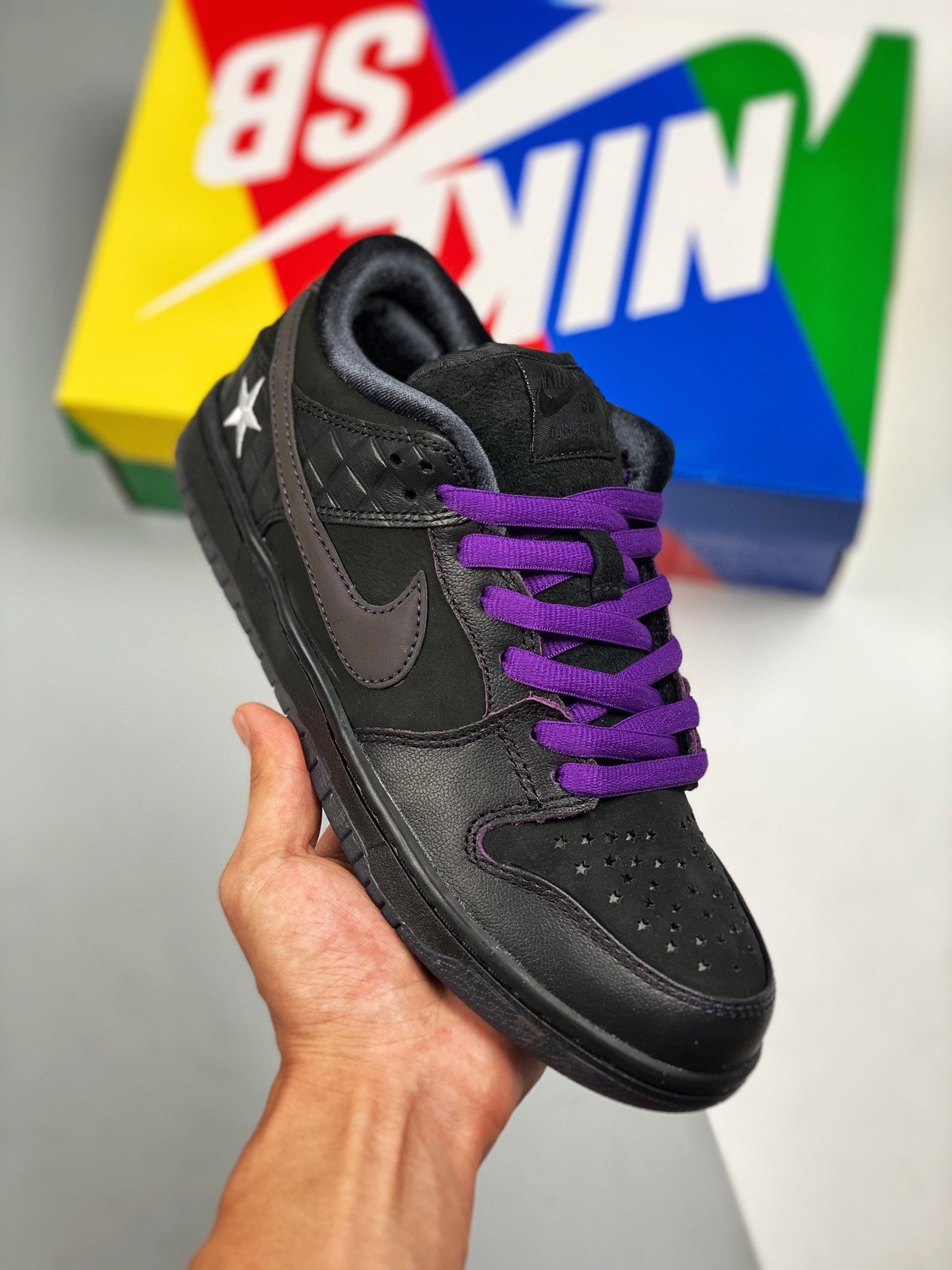 Familia x Nike SB Dunk Low First Avenue BlackVoltage Purple-White 5340941