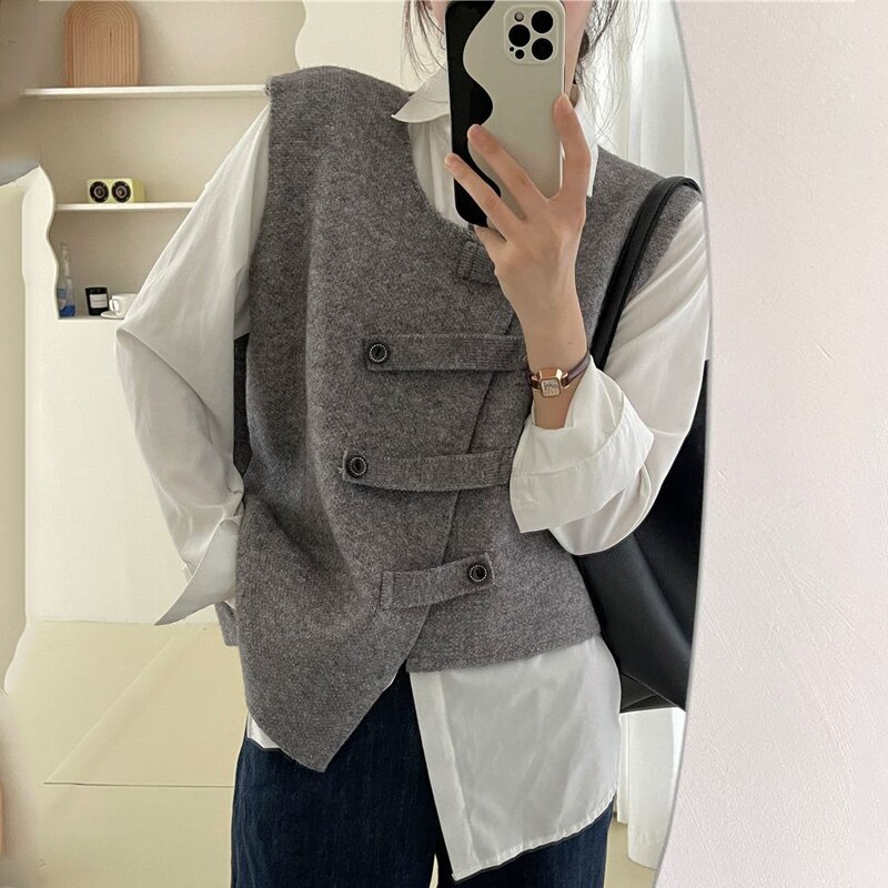 Preppy Style Sweater Vest Women V Neck Solid Autumn Fashionable Chic Button Design Female Leisure Knitwear Soft Sweetwear Korean alx