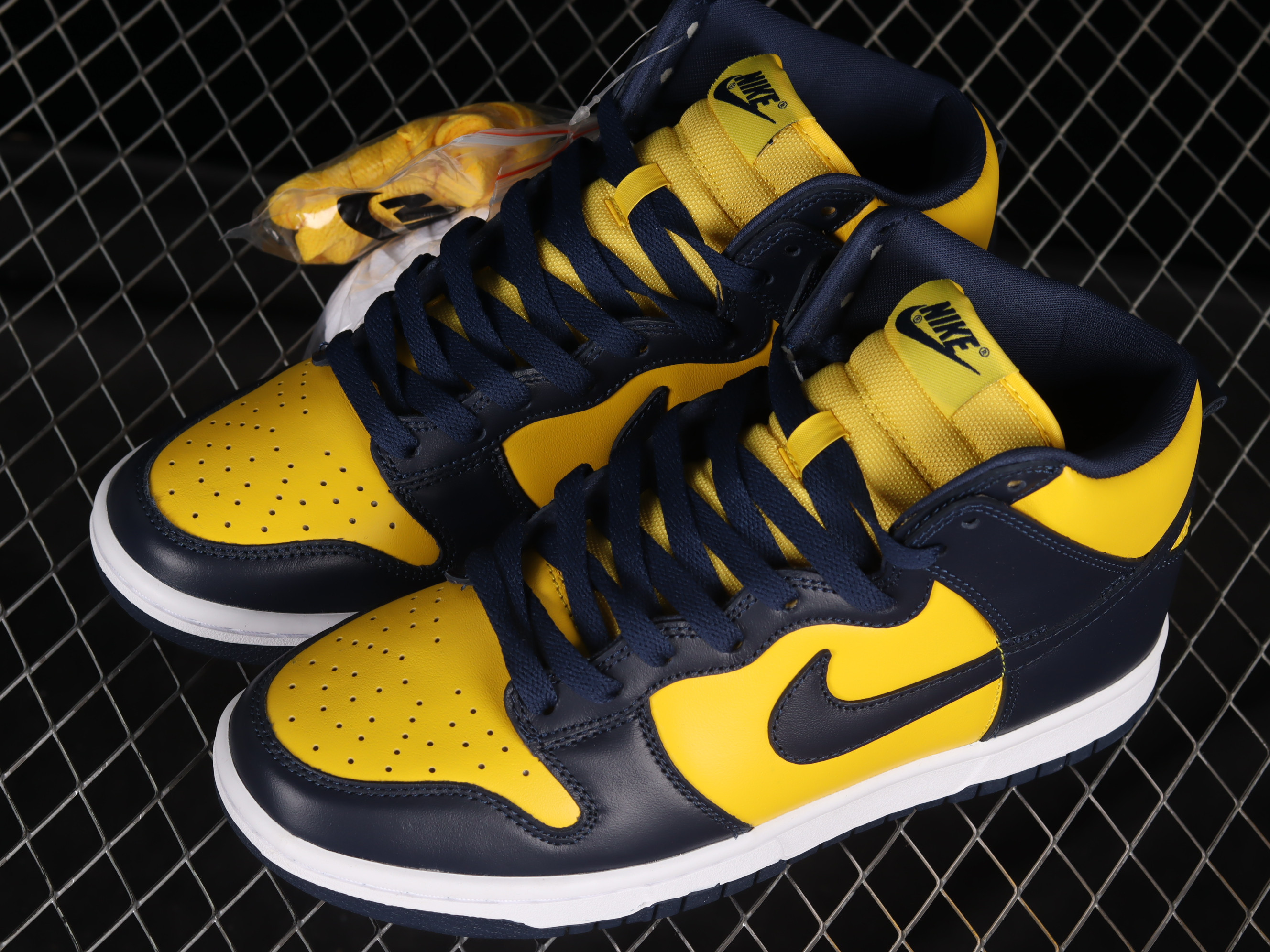 Nike Dunk High Michigan Shoes Sneakers SNK715276612