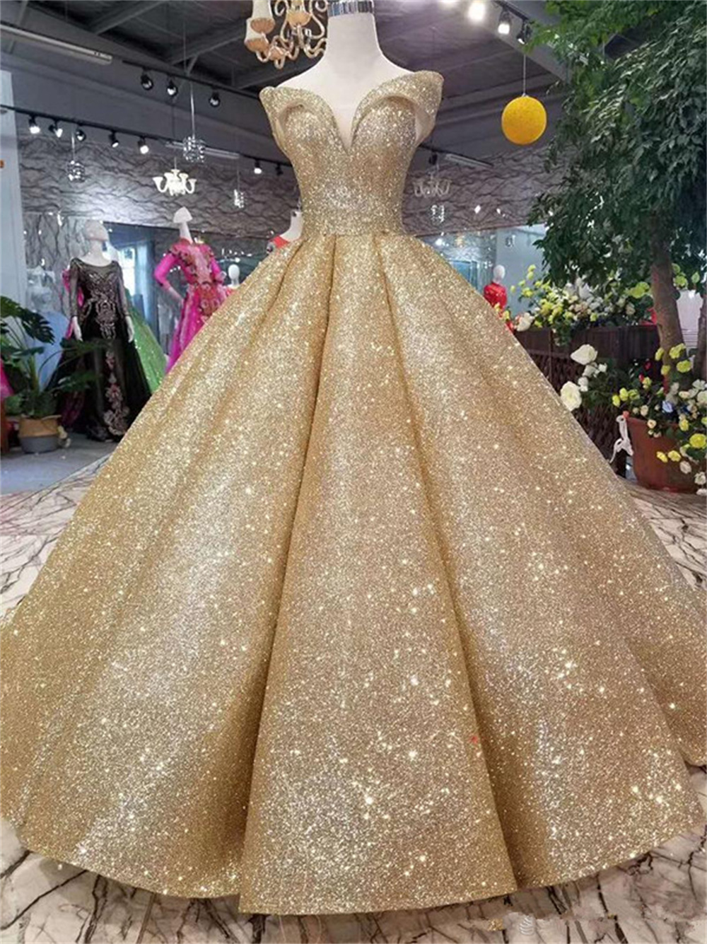 2022 Long Bling Gold Prom Dresses Elegant Sequins Ball Gown Off Shoulder Court Train Formal Evening Wear Party Robe De Soiree alx