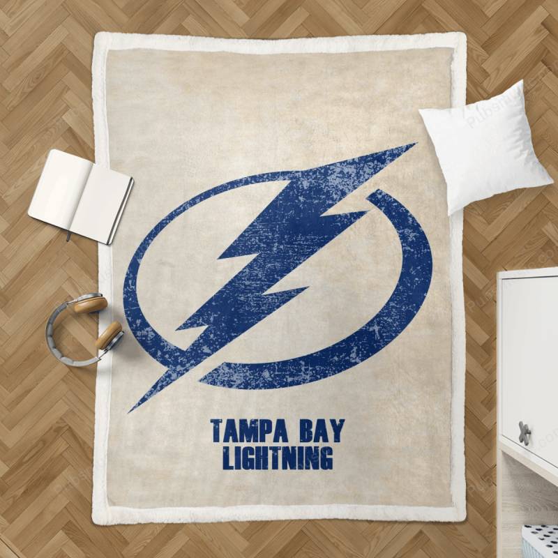 TAMPA BAY LIGHTNING Retro – Distressed Sports Sherpa Fleece Blanket