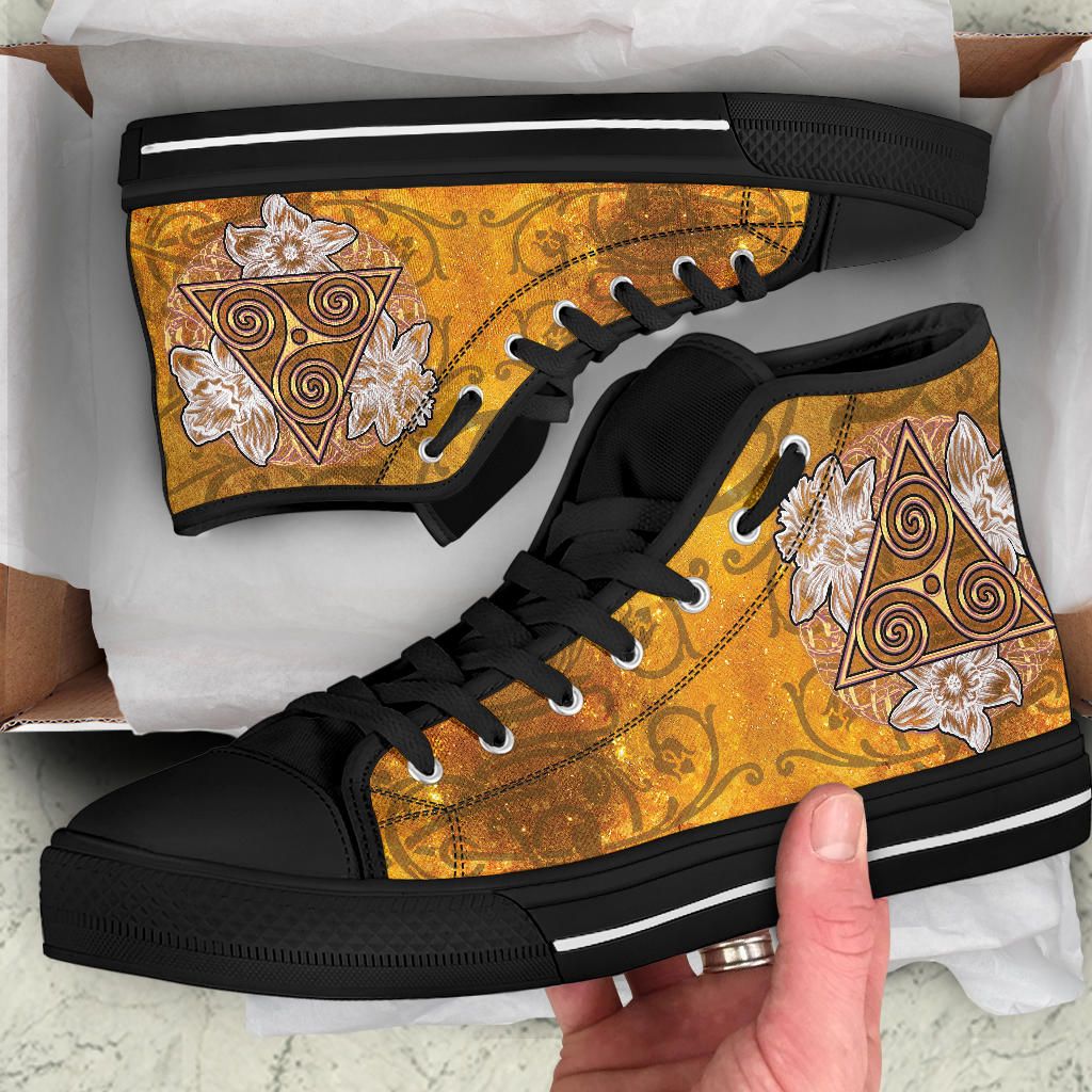 Celtic High Top Shoes – Celtic Triskelion with Daffodil Flowers Vintage Style – BN18