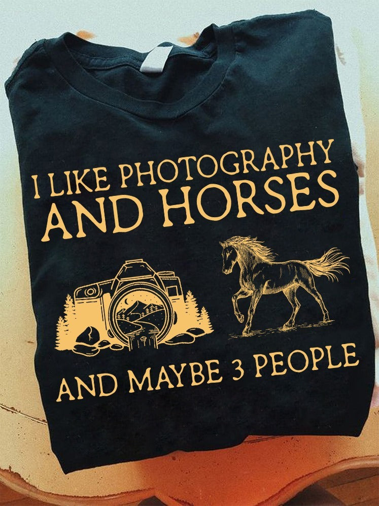 I Like Photography And Horses And Maybe 3 People Gift Standard/Premium T-Shirt