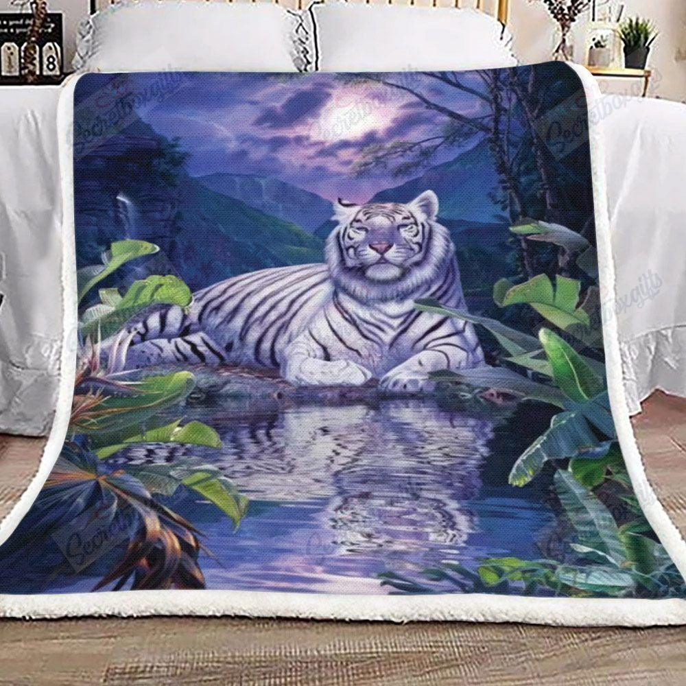 Tiger Moon Gs-Cl-Kc1707 Fleece Blanket