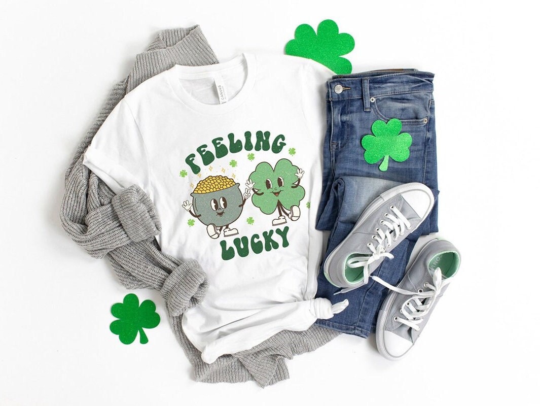 Retro St Patrick’s Day Shirt, Womens Cute Distressed St Patty’s Day T-Shirt, St Pattys Day Party Drinking Pub Bar TShirt St Patrick Tee Gift