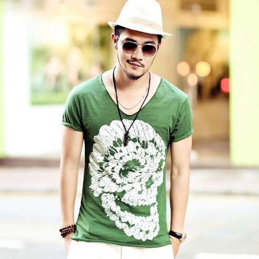 Deep V-Neck Skull T-Shirt - TattoosCafe