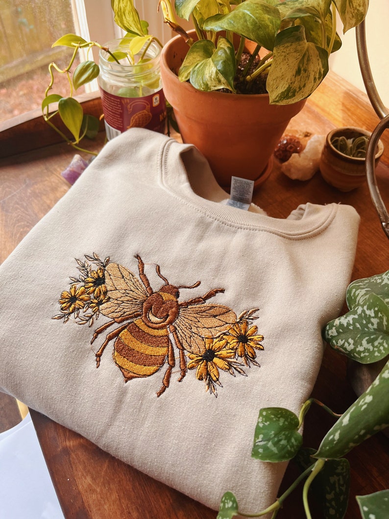 Tan Floral Bumble Bee Embroidered Crewneck – Unisex Embroidered Pullover – Custom Crewneck – Embroidered Sweatshirt – Hippie Boho Apparel