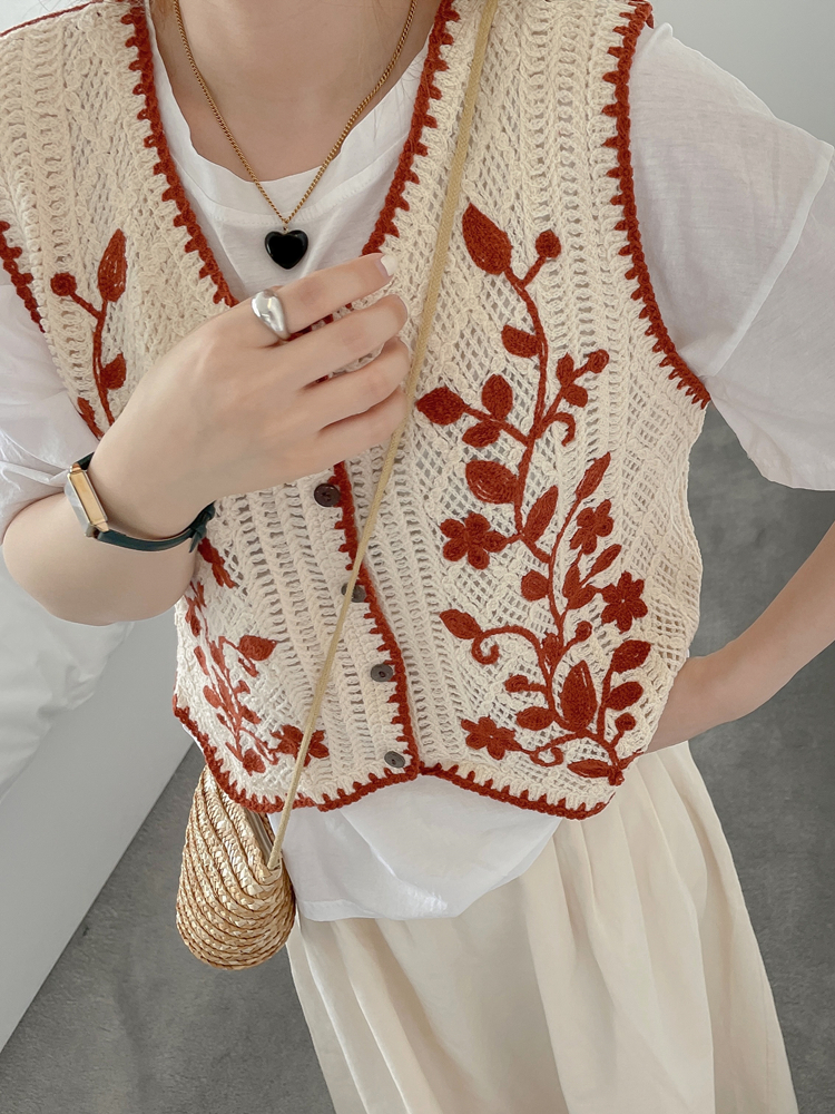 Colorfaith New 2022 Chic Korean Fashion Cutout Waistcoat Knitted Women Spring Summer Embroidery Floral Lady Short Vests V1672JM alx