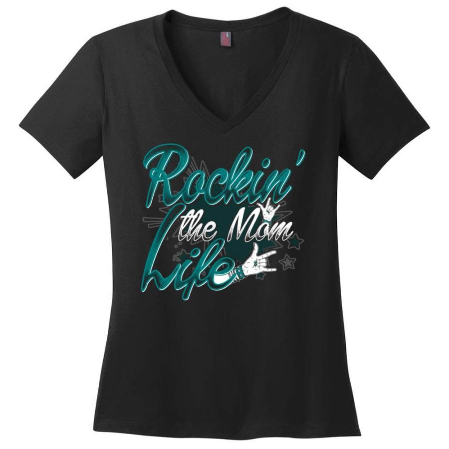 Rockin’ The Mom Life Mom t-shirts