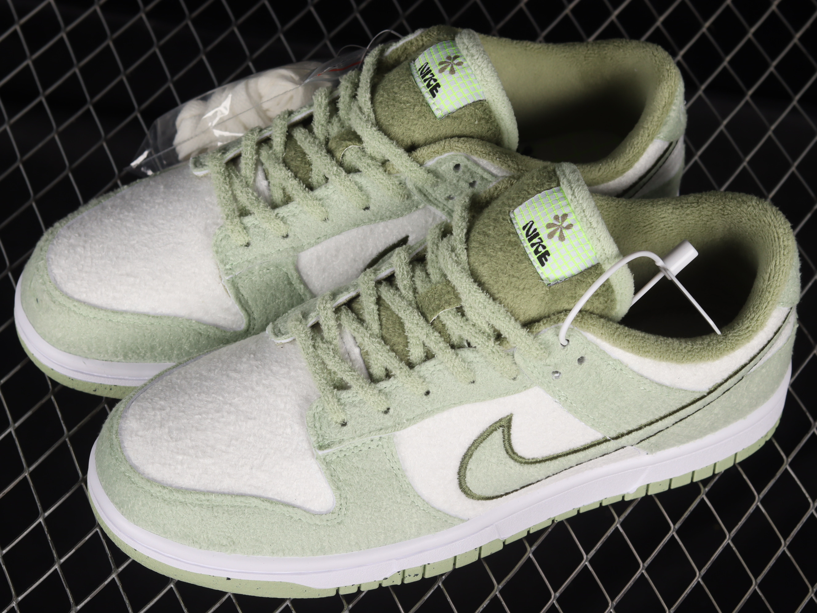 Nike Dunk Low SE Fleece Pack Honeydew Shoes Sneakers, Women SNK762843991