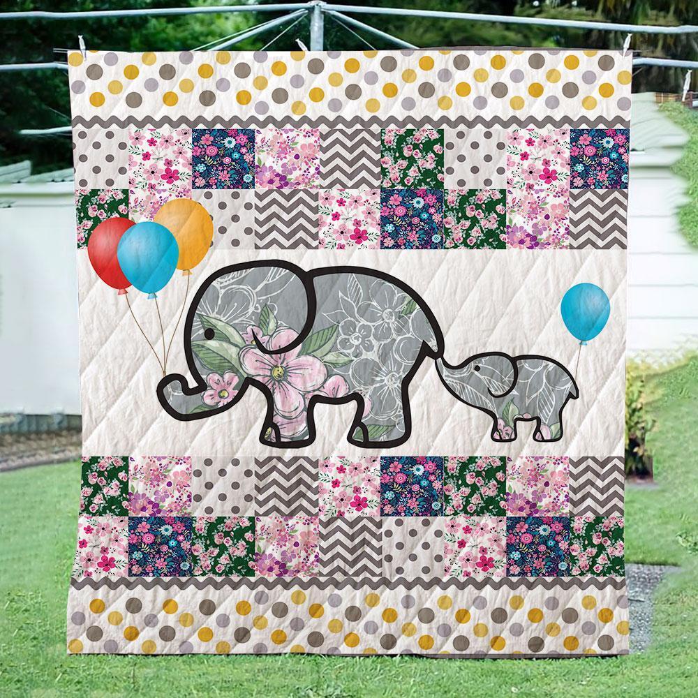 Baby Elephant Follow Mother  Quilt Blanket