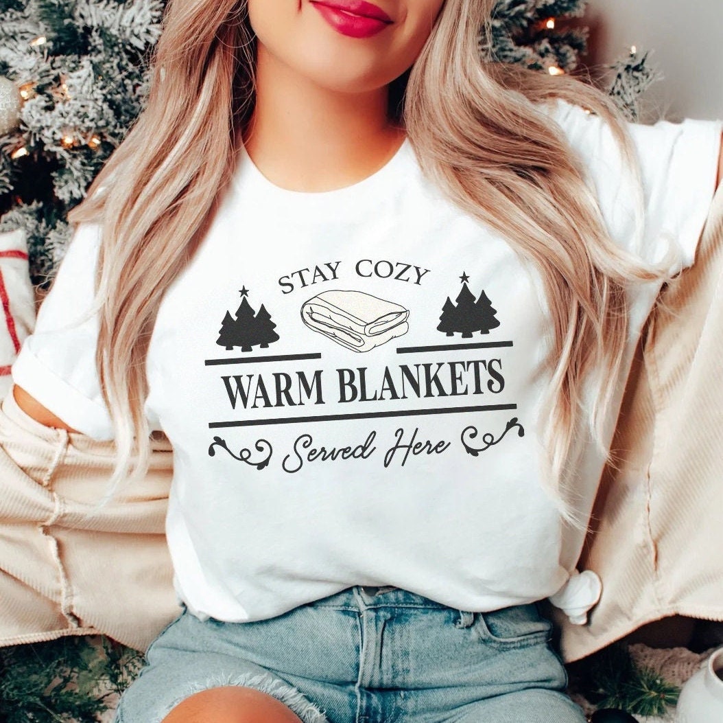 Warm Blankets – Nurse Hospital Worker Christmas T-Shirt, Xmas Shirt for ER ED Rn Tech CNA Nurse Aid, Holiday Winter Gift Tshirt Tee