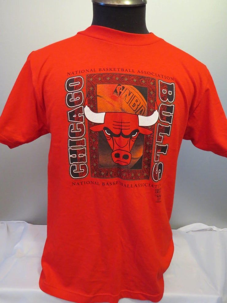 Chicago Bulls Vtg Bull Logo Framed By Logo Athletic Shirt