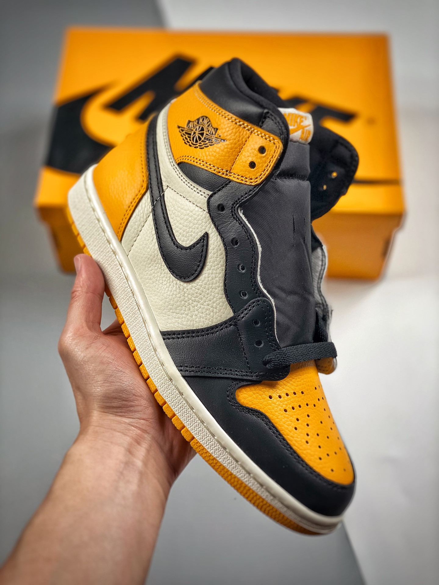 JD 1 High OG Yellow Toe 2022 BlackTaxi-White 555088-711 5342136