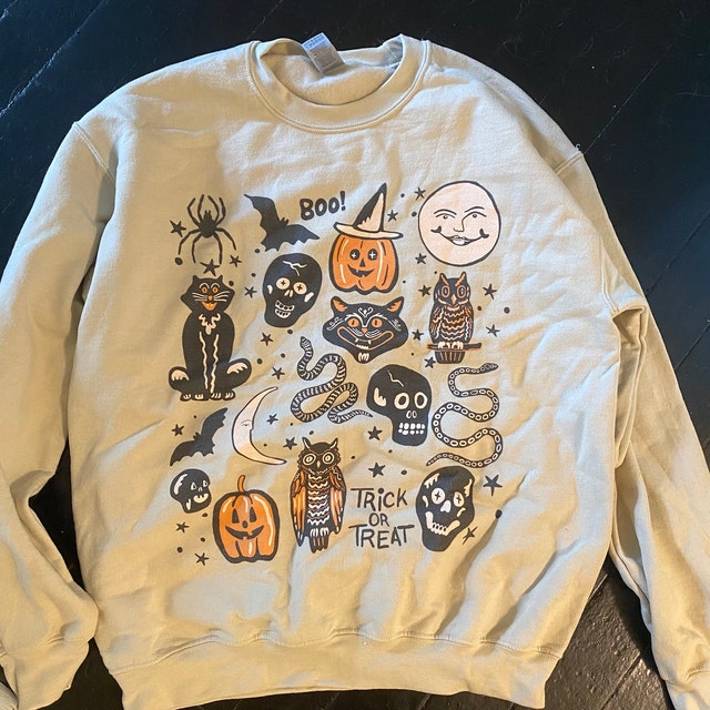 Halloween Sweatshirt Vintage, Halloween Crewneck, Vintage Halloween Crewneck, Fall Apparel, Witchy Clothing, Witchy Clothes, Fall Crewnecks