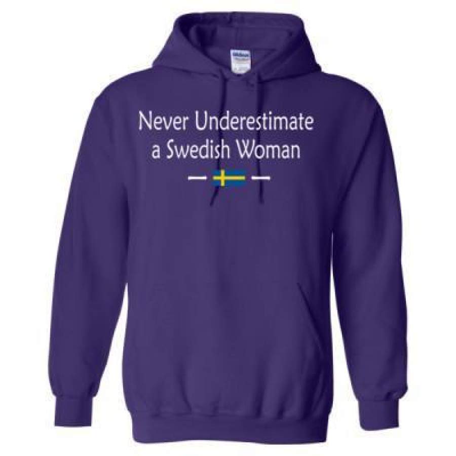 AGR Never Underestimate A Swedish Woman – Heavy Blend™ Hooded Sweatshirt