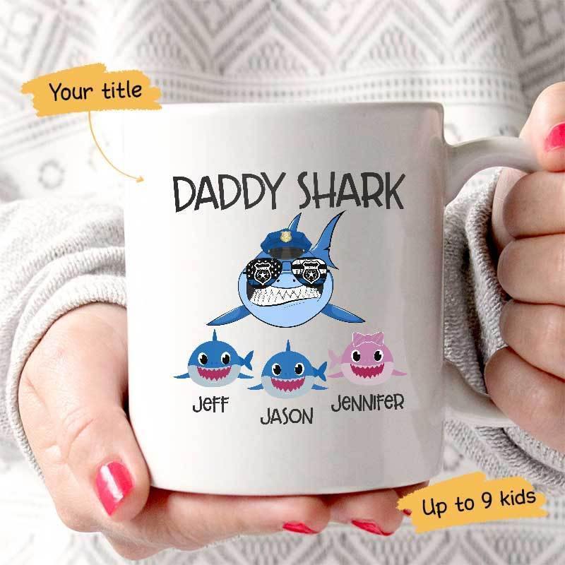 [Personalized Name] Daddy Shark Police Hat – Gift For Police Dad From Son/Daughter – Coffee Mug